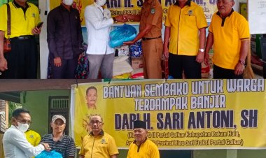Ketua Golkar Rohul Salurkan 200 Paket Sembako untuk Korban Banjir Pasir Pengaraian