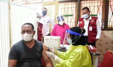 Vaksinasi Booster Dimulai Hari Ini, Lansia Tak Punya PeduliLindungi Bisa di Faskes Terdekat