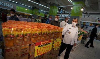 Gubri Syamsuar Sidak Pemberlakukan Minyak Goreng Murah di Pekanbaru