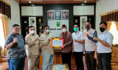 Kwarda Riau Terima Hasil Penggalangan Dana untuk Korban Erupsi Gunung Semeru dari Kwarcab Rohul