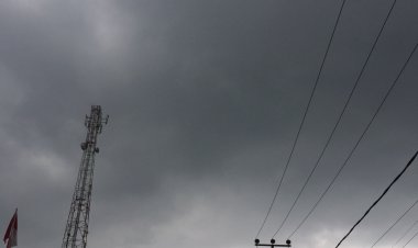 Awal Pekan Hujan Lebat Disertai Angin Kencang Terjadi di Riau