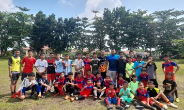 Raja Faisal Berikan Coaching Clinic untuk Siswa SSB Tunas Bangsa
