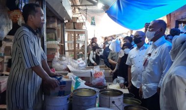 Memastikan Ketersediaan Bahan Pokok di Pekanbaru, Disperindagkop-UKM Sidak Pasar