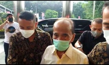 KPK Jemput Paksa Mantan Gubernur Riau Annas Maamun