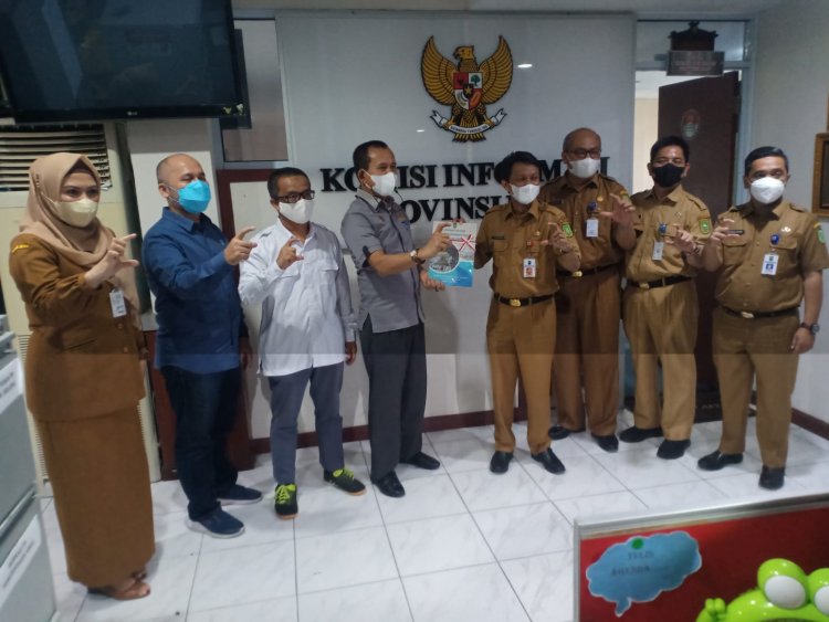 BPKAD Riau OPD Pertama Serahkan Laporan Tahunan Layanan Informasi Publik