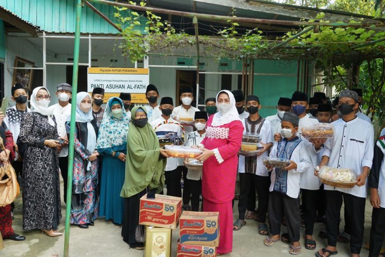 Kepada Warga Panti, Hj Misnarni Syamsuar : Tingkatkan Ibadah dan Prokes