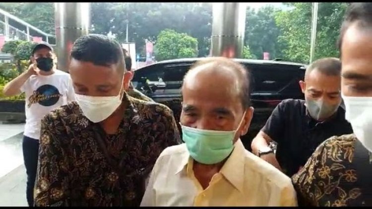 KPK Jemput Paksa Mantan Gubernur Riau Annas Maamun