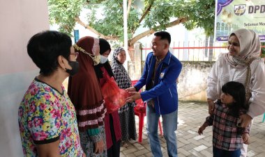 Safari Ramadan, Fuad Santoso Berbagikan Sembako dan Santunan Untuk Warga Pekanbaru