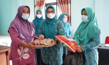 TP PKK Siak Salurkan Bantuan Sembako dari BRK untuk 40 Warga Kerinci Kanan 