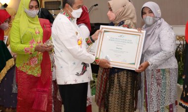 Chairani Warga Tualang Raih Penghargaan Dari Iriana Jokowi di Hari Kartini