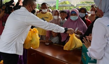 Perkuat Ketahanan Pangan, PTPN V Distribusikan 12 Ton Minyak Goreng-Gula Murah
