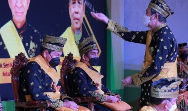 Datuk Setia Amanah Kukuhkan Pimpinan LAMR, Gubri: Jadikan Rumah Besar Masyarakat dan Penyeimbang