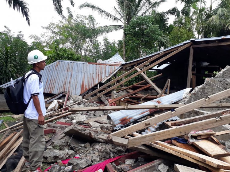 LAZISKU Sumbar Bantu Huntara untuk Penyintas Bencana Pasaman yang Patah Kaki