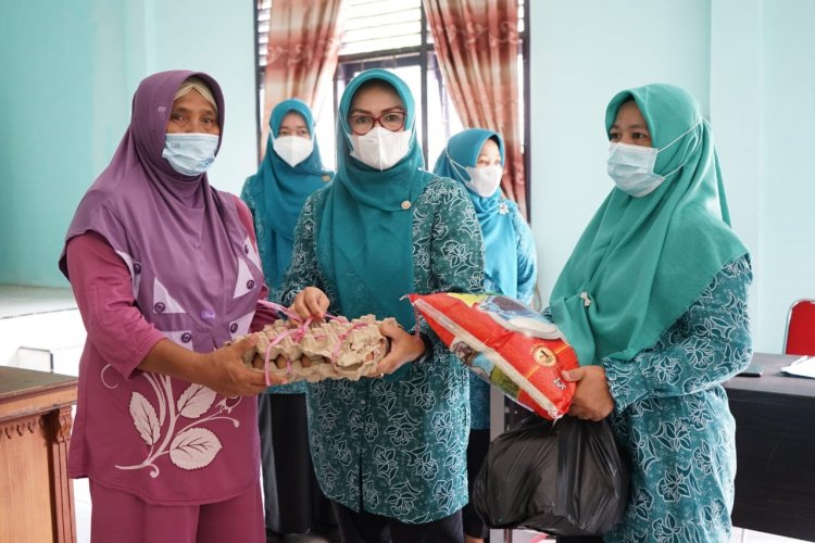 TP PKK Siak Salurkan Bantuan Sembako dari BRK untuk 40 Warga Kerinci Kanan