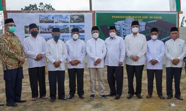 Gubri Bersama Wagubri Letakan Batu Pertama Pembangunan Masjid Jami' Ar Rahim