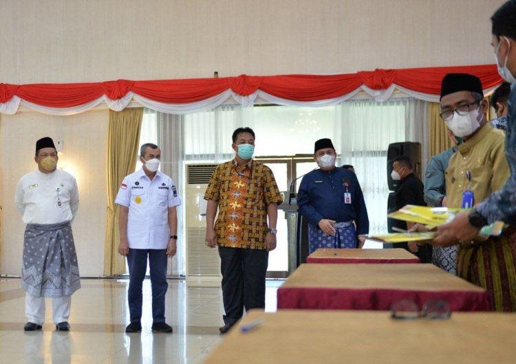 Disaksikan Gubri, Penandatanganan Komitmen Dukung Program P3DN Kegiatan OPD Resmi Dilakukan