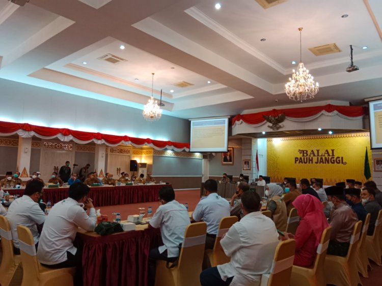 Kumpulkan Pengusaha Sawit, Gubri Cari Solusi Atasi Anjloknya Harga TBS