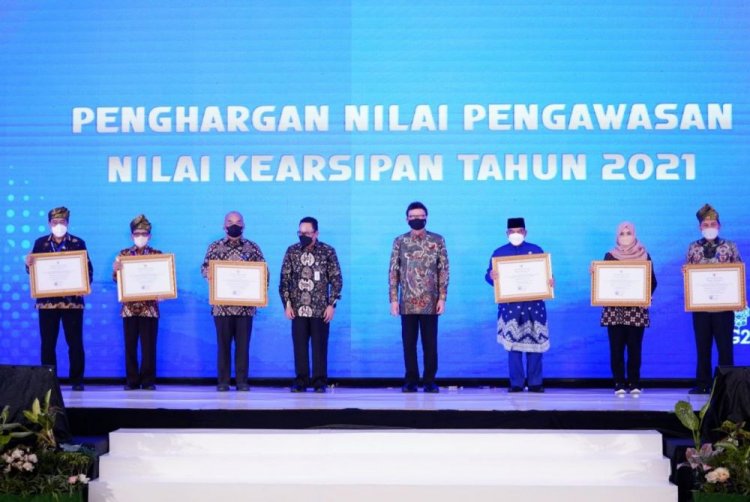 Hari Kearsipan ke-51, Pemprov Riau Raih Dua Penghargaan