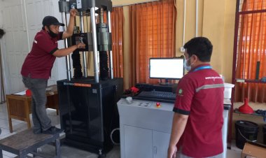 Universal Testing Machine Milik UIR Terbesar di Riau