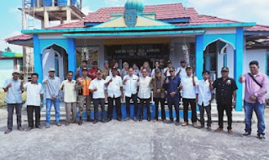 Kunker ke Desa Sanglar, Ketua DPRD Inhil Tampung Aspirasi Masyarakat