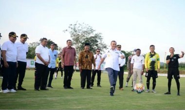 Gubernur Riau Kagumi Lapangan Sepadan Pendalian, Berstandar Internasional Dibangun Dari Dana Desa