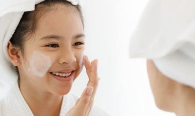 Bahaya Menggunakan Skin Care dan Kosmetik di Usia Dini