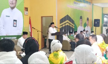 Bupati Rokan Hulu Lepas Jemaah Calon Haji Riau Kloter 9 