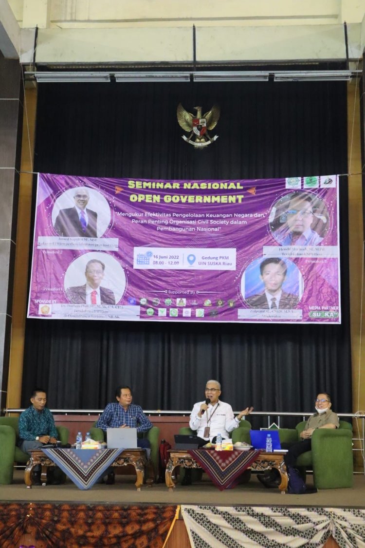 FEIS UIN Suska Riau Gelar Seminar Nasional "Efektivitas Pengelolaan Keuangan Negara dan Peran Penting Civil Society dalam Pembangunan Nasional"