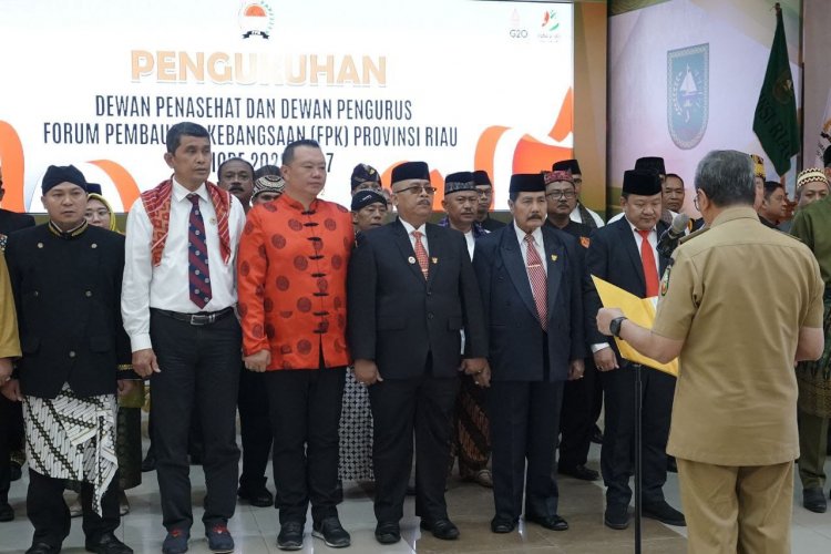 Gubri Kukuhkan Auni M Noor Sebagai Ketua Forum Pembauran Kebangsaan Provinsi Riau
