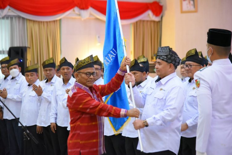 Ketua PWI Pusat Lantik Pengurus PWI Provinsi Riau Masa Bakti 2022-2027