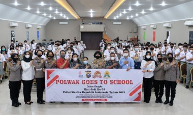 'Polwan Goes To School' Polda Riau Ajak Pelajar Cerdas Bermedia Sosial