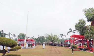 Walaupun Hujan Gerimis, Upacara HUT Ke-77 RI di Pemprov Riau Berjalan Lancar