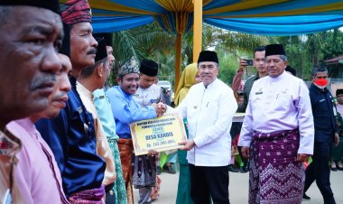 BUMKam dan Pemerintah Kampung di Siak Terima Bankeu Khusus dari Pemprov Riau 