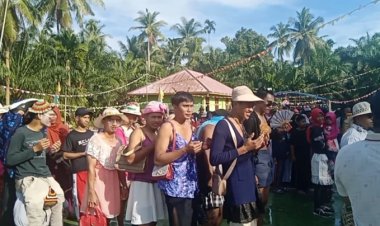 Peringati HUT RI ke-77, Dusun Bangun Sari Gelar Jalan Santai dengan Kostum Unik