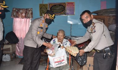 Kapolres Inhu Salurkan Bantuan Untuk Lansia Usia di Atas 100 Tahun dan Disabilitas