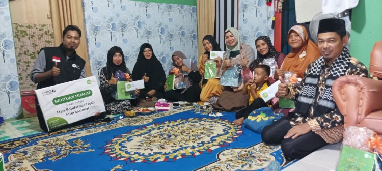 Hari Solidaritas Hijab Internasional, IZI Riau Salurkan Bantuan kepada Ibu-ibu Mualaf di Pekanbaru