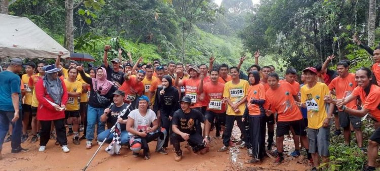 Perserta Event Jungle Run Jelalahi TNBT, Olahraga dan Healing di Alam Terbuka
