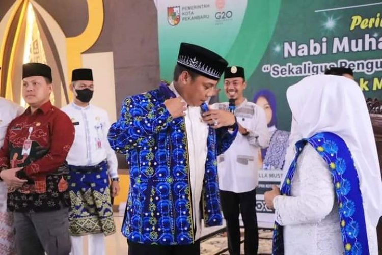 Dikukuhkan Sebagai Bapak BKMT Pekanbaru, Muflihun  Siap Bersinergi  Bentuk Karakter Umat Berakhlak Mulia