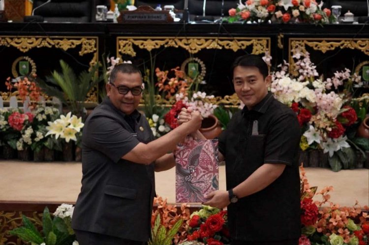 Wagubri Jawab Pandangan Umum Fraksi Terhadap Ranperda APBD Provinsi Riau 2023