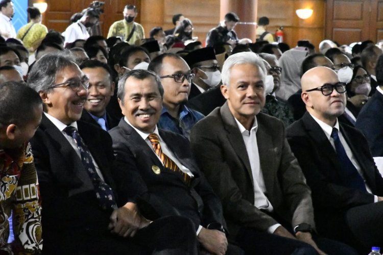 Gubernur Riau Hadiri Pelantikan Rektor IPB, Ucapkan Tahniah