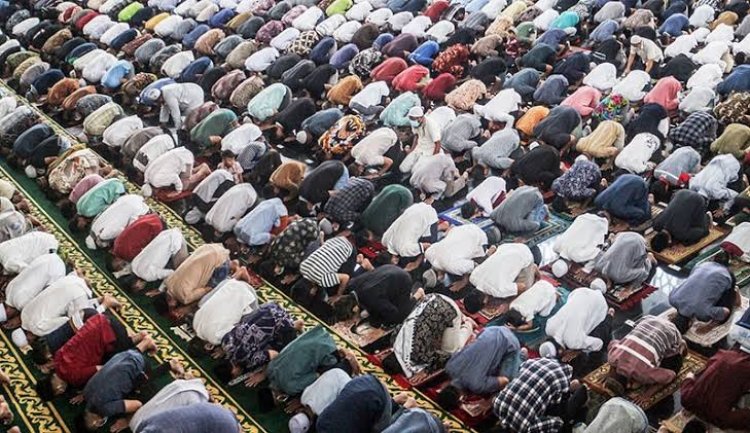 Hukum bagi yang Meninggalkan Sholat Jumat dengan Sengaja