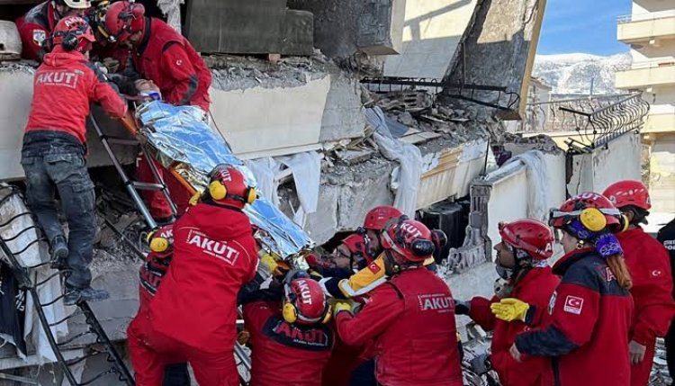 Korban Meninggal Gempa Turki-Suriah Bertambah 15.383 Orang