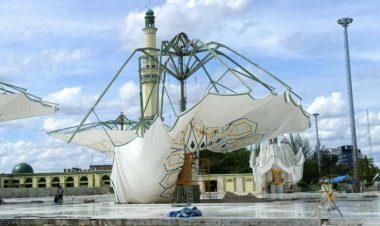 Payung Elektrik Masjid Raya Annur Senilai Rp42 M Rusak Berat Diterjang Badai