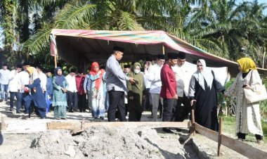 Bupati Kasmarni Apresiasi Program Bedah Rumah, Satu Rumah Satu Kecamatan