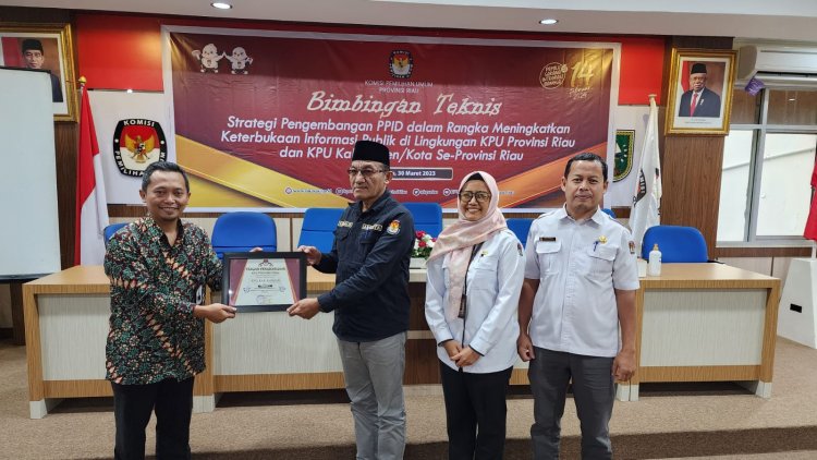 KPU Kampar Raih Peringkat 1 PPID Terbaik