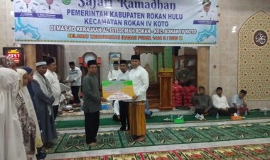 Pemkab Rohul dan Baznas Salurkan Dana Zakat Untuk Kecamatan Rokan IV Koto