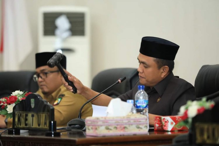 DPRD Rohul Rapat Paripurna Penyampaian Pandum Fraksi Terhadap Revisi Perda Tentang Desa