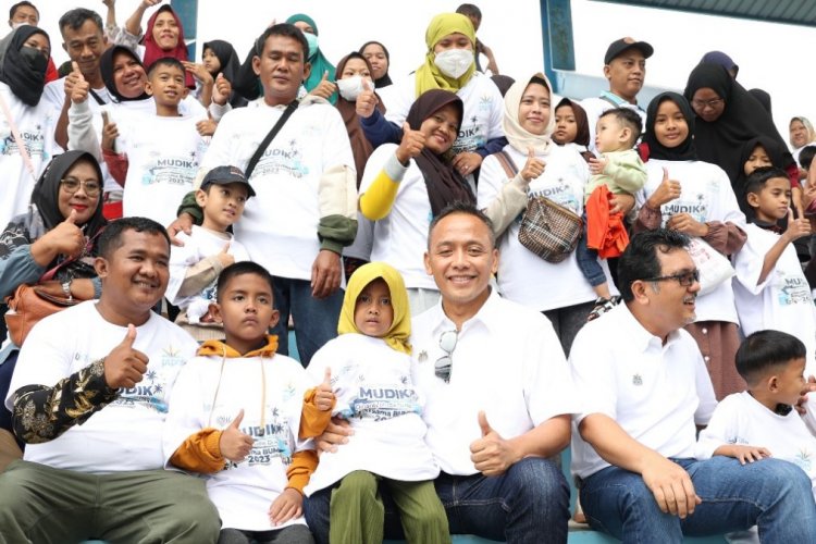 PTPN V Berangkatkan 550 Pemudik ke Sumut dan Sumbar