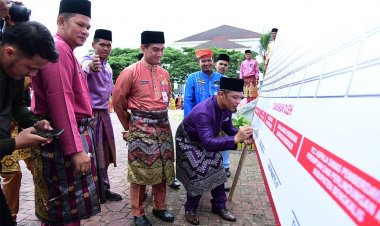 Bengkalis Deklarasikan Sekolah Ramah Anak, Ramai-ramai Tandatangani Baleho