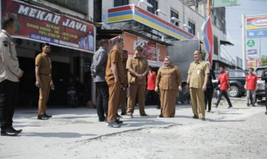 Bupati Bengkalis Perintahkan PUPR Perbaiki Jalan Rusak di Duri 